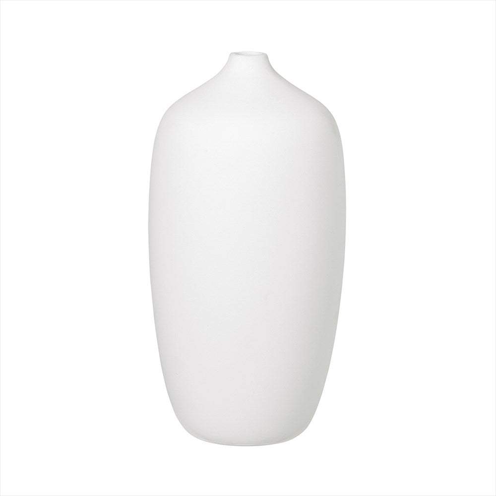 Ceola vas av keramik i färgen vit och höjd 25 cm