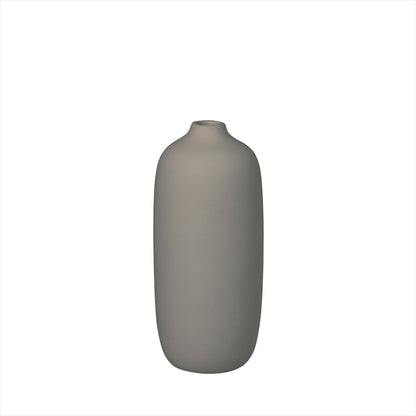 Ceola vas av keramik i färgen satellite och höjd 18 cm