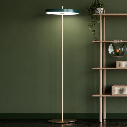 Asteria golvlampa i dansk design från Umage i färgen Forest Green