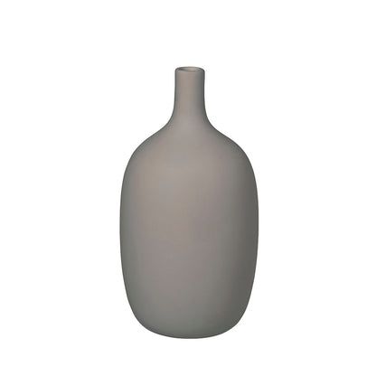 Ceola vas av keramik i färgen satellite och höjd 21 cm