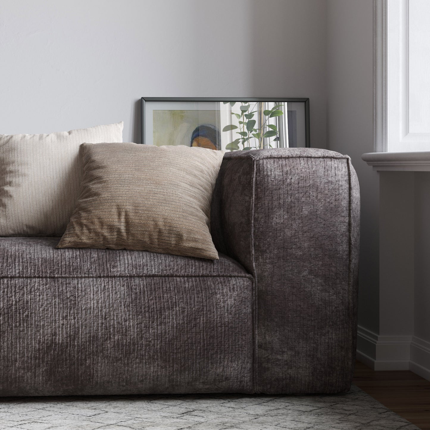 Inspo bild på en stor 4-sits soffa i grågrönt manchester tyg med en ljusgrå viskomatta